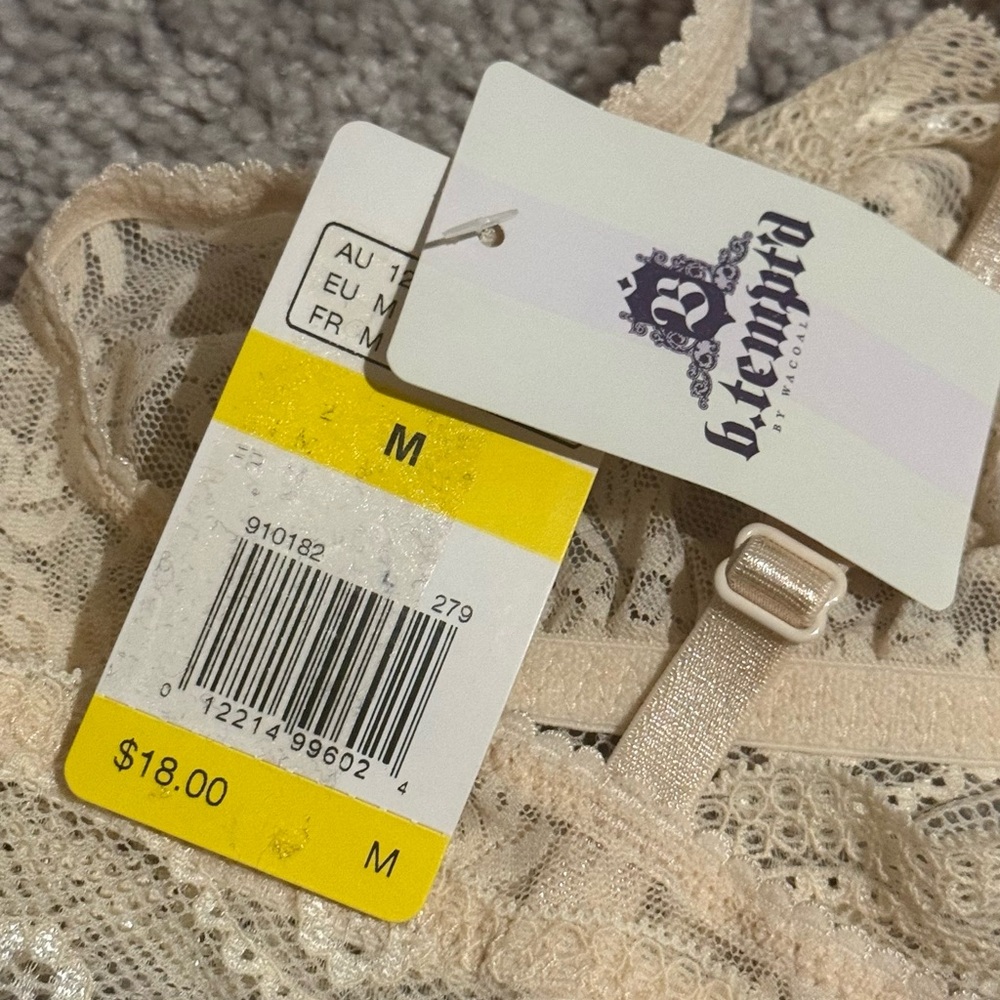 Wacoal d.tempt’d Cream Lace wireless Bralette - Picture 11 of 11